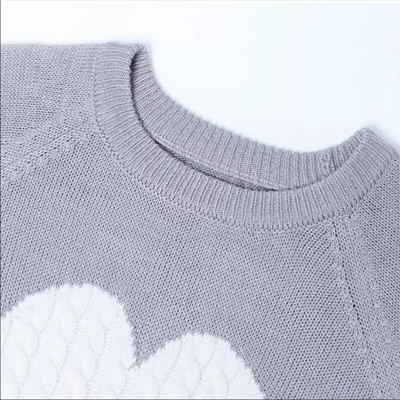 1 Left! Grey Sweater W/ White Cable Knit Heart - Picture 5 of 8